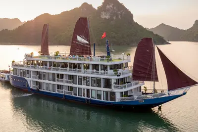 [1泊2日] Le Journey Luxury クルーズで巡るハロン湾1泊2日（ベトナム・クルーズ客船） [ハノイ⇆ハロンの往復送迎付] 5つ星★★★★★の画像1枚目