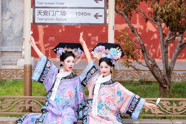 【日本語ガイド付き】【ヘアメイク込み】中国の古代衣装を着て故宮散歩の画像1枚目